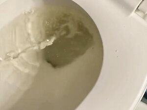 Trans man takes long messy loud piss with stp device