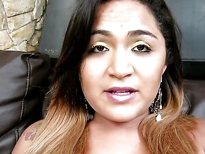 Malaysian tranny jerks off