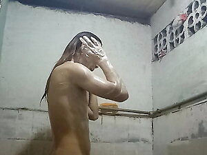 Kakaloka si Reyna jakolera sa buong mundo