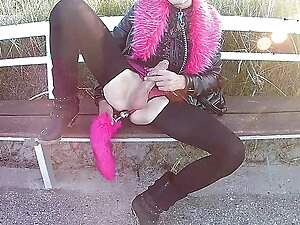 Used the first warm days to jerk off vigorously while walking