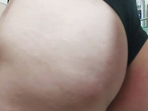 Navel gotovitsa k big dildo