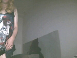 Sissy Dance with vibrating plug
