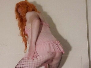 Twerking for Goddess Donna and Goddess Vicky