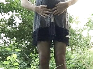 Sarah Crossdresser cums outdoors