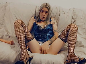 Trans Goddess Loves To Finger Herself