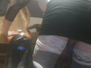 Trans masturbation on dildo